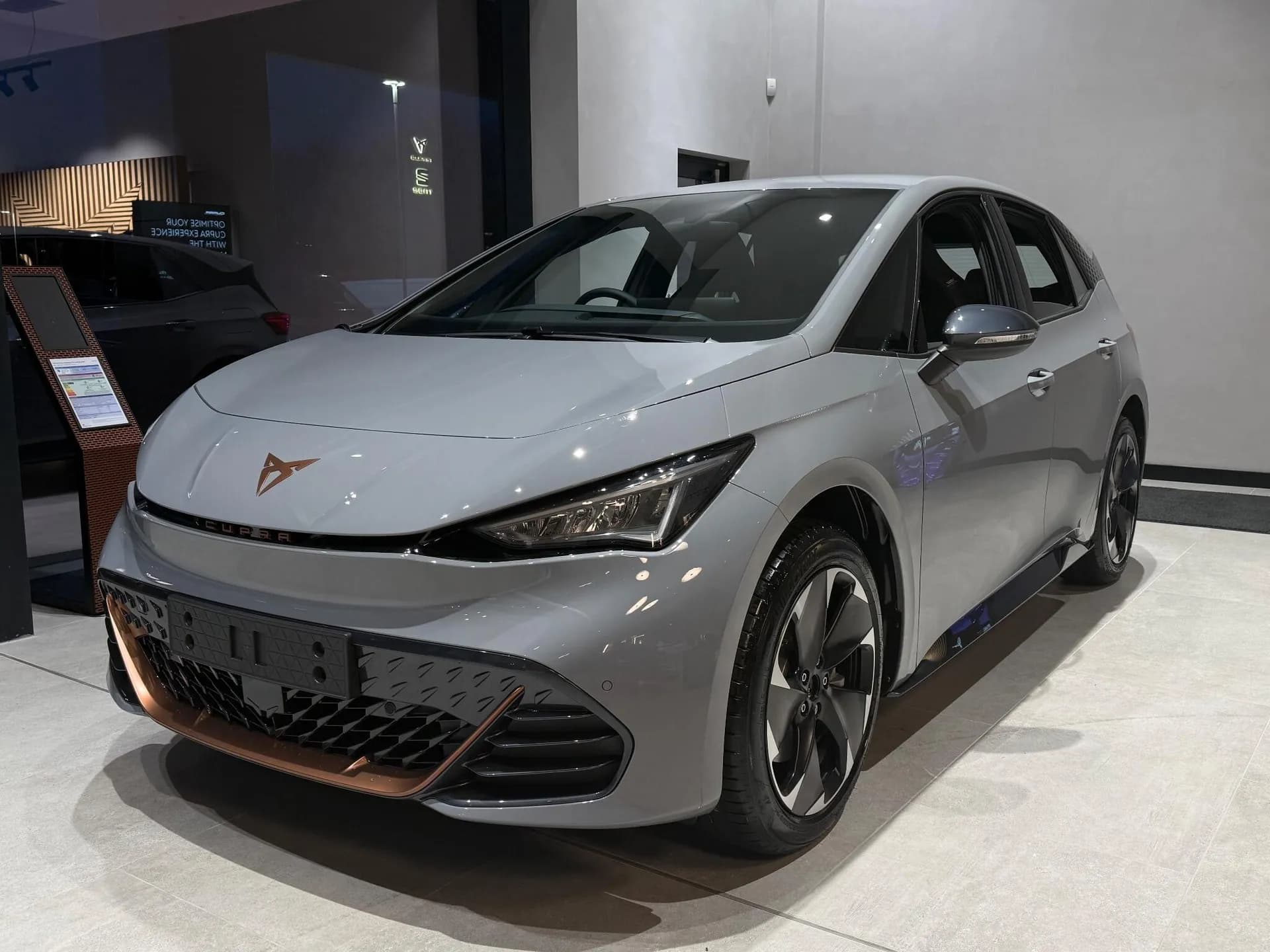 Cupra Born 170kW e-Boost V1 59kWh 5dr Auto thumbnail