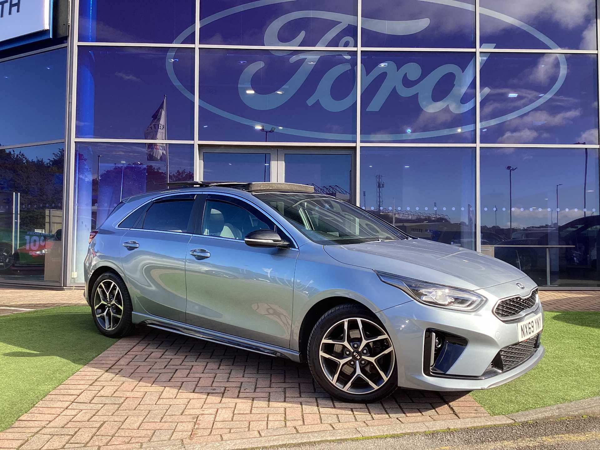 KIA Ceed 1.4T GDi ISG GT-Line Lunar Edition 5dr DCT thumbnail